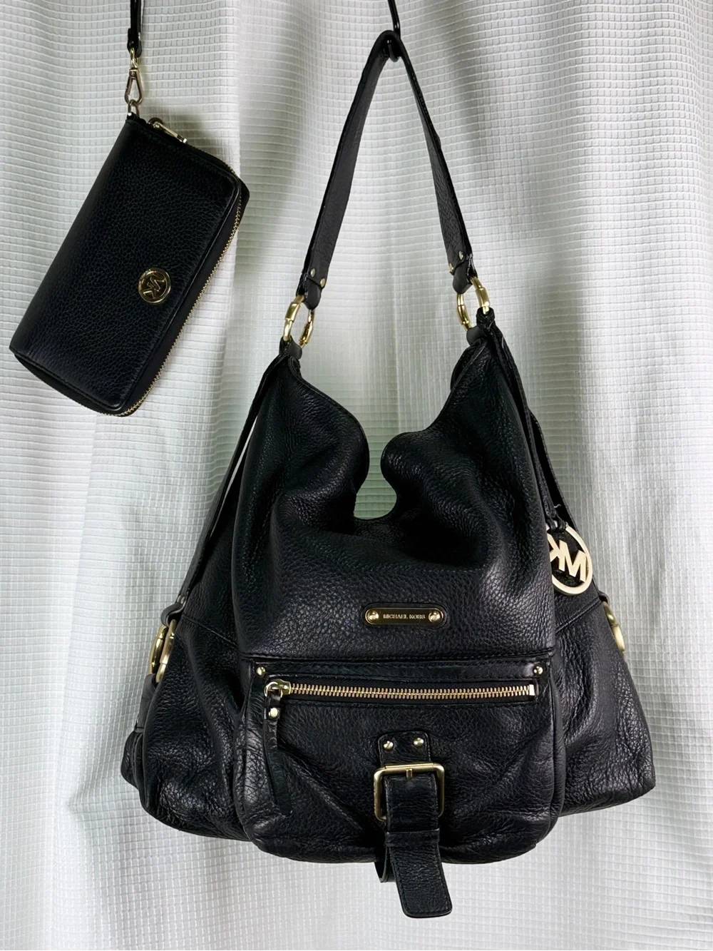MICHAEL KORS Black Leather Hobo Shoulder Bag + Wallet | Gold Hardware EUC